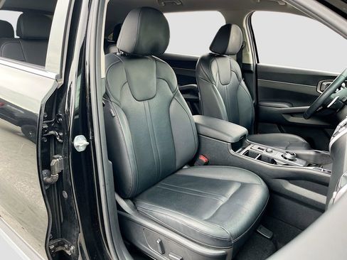 Used 2023 Kia Sorento EX image 28