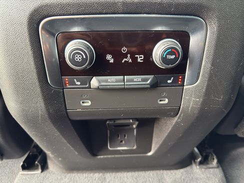 Used 2022 Chevrolet Suburban Z71 w/ Z71 Off-Road Package image 48