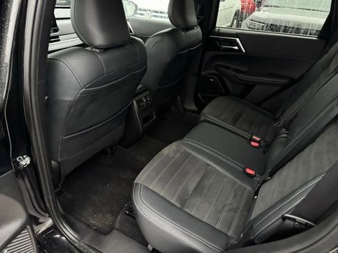 Used 2025 Mitsubishi Outlander SE image 20