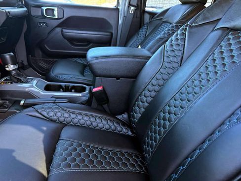 Used 2023 Jeep Gladiator Sport image 14