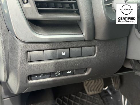 Certified 2025 Nissan Rogue SV FWD image 19