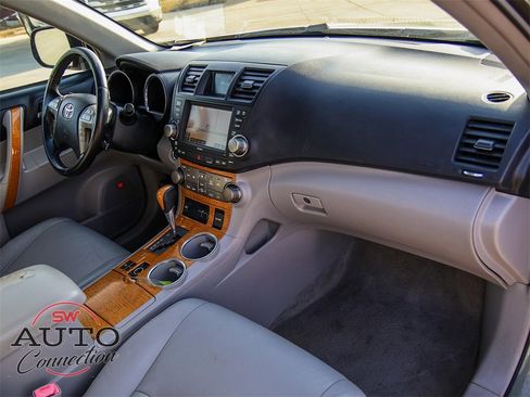 Used 2010 Toyota Highlander Limited image 17