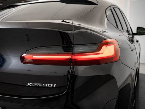 Certified 2025 BMW X4 xDrive30i w/ M Sport Package image 9