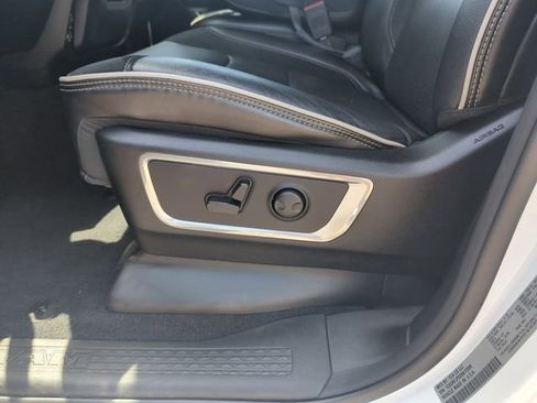 Used 2025 RAM 1500 Laramie AWD/4WD image 12