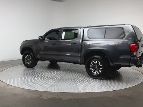 Used 2017 Toyota Tacoma TRD Off-Road w/ Premium & Technology Package AWD/4WD image 6