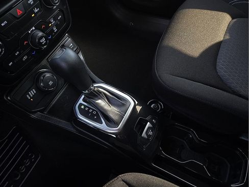 Used 2021 Jeep Renegade Latitude image 21