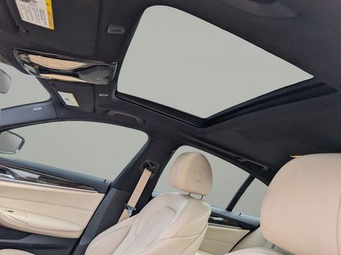 Used 2019 BMW 530i xDrive w/ Convenience Package image 18