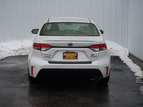 Used 2023 Toyota Corolla SE w/ SE Package image 5