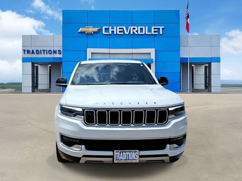 Used 2024 Jeep Wagoneer L Series II RWD image 4