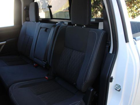 Used 2019 Nissan Titan SV image 14