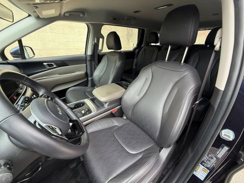 Used 2026 Kia Carnival FWD image 35