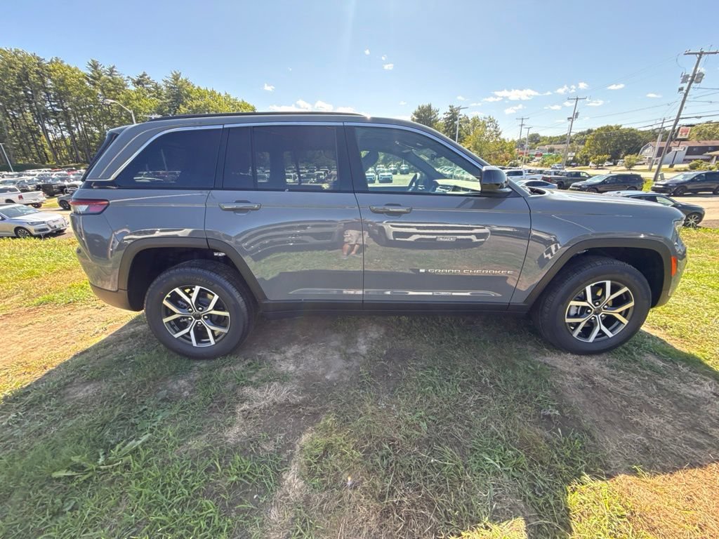 New 2027 Jeep Grand Cherokee Laredo X AWD/4WD image 6