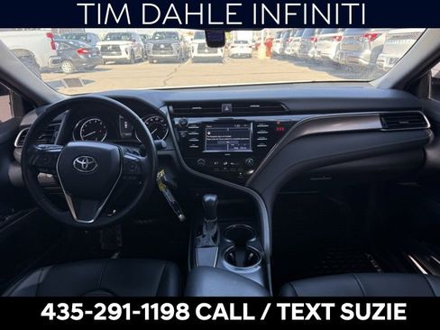 Used 2020 Toyota Camry SE image 2