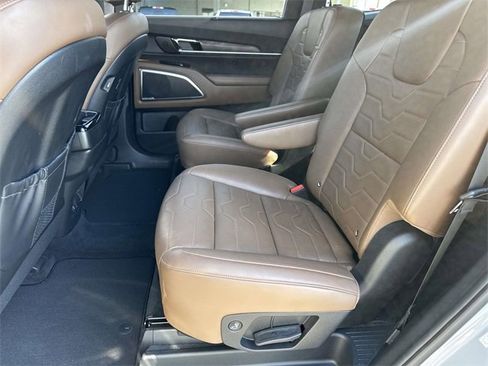 Used 2022 Kia Telluride SX w/ SX Prestige Package image 17