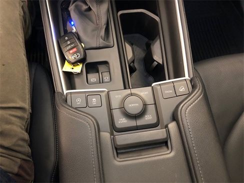 Used 2025 Toyota Grand Highlander AWD image 23