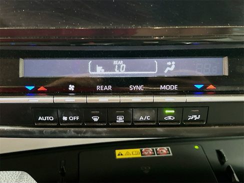 Used 2025 Toyota Sienna LE image 13