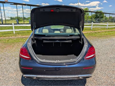 Used 2018 Mercedes-Benz E 300 4MATIC w/ Premium 2 Package image 7