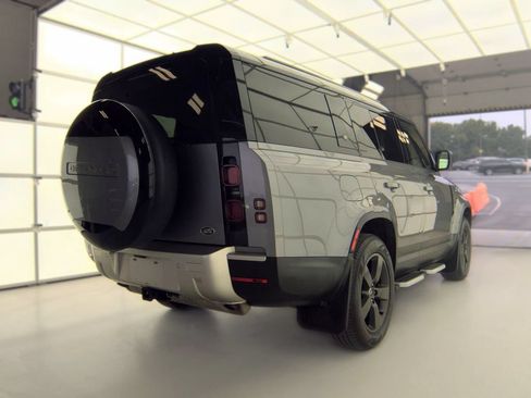 Used 2023 Land Rover Defender 130 SE AWD/4WD image 7