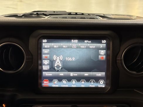 Used 2023 Jeep Wrangler Unlimited Sahara AWD/4WD image 31