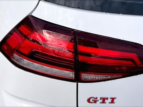 Used 2020 Volkswagen GTI SE image 21