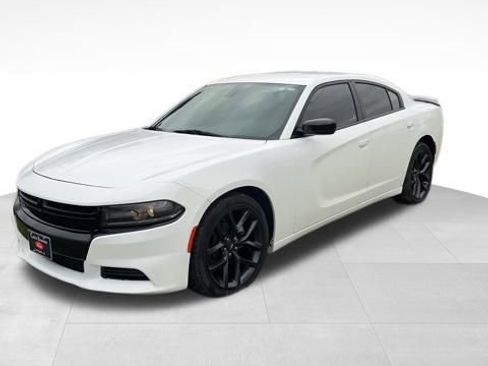 Used 2021 Dodge Charger SXT w/ Blacktop Package image 3