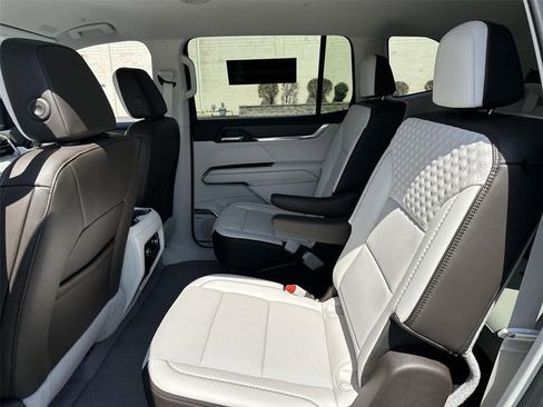 Used 2024 GMC Acadia Denali AWD/4WD image 25
