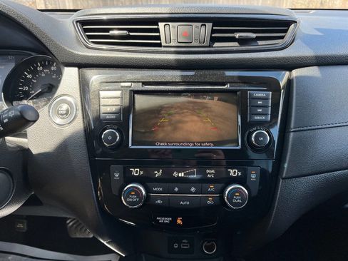 Used 2020 Nissan Rogue SV image 16