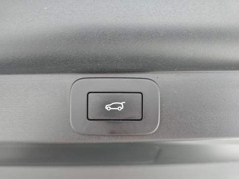 Certified 2023 Land Rover Range Rover SE image 13