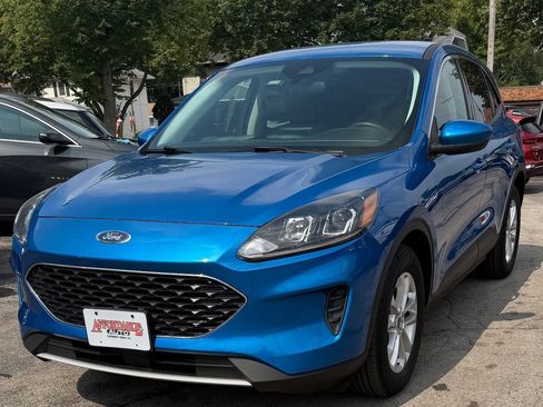 Used 2021 Ford Escape SE w/ Cold Weather Package FWD image 3