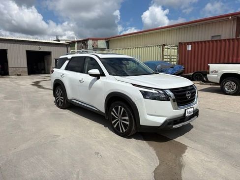 Used 2025 Nissan Pathfinder Platinum w/ Cargo Package AWD/4WD image 1
