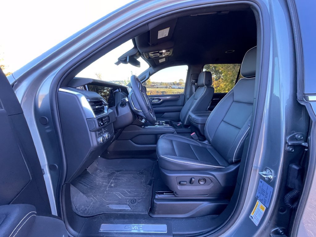 Used 2026 GMC Yukon Elevation w/ LPO, Get Active Package AWD/4WD image 3