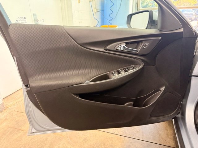 Used 2017 Chevrolet Malibu LT FWD image 8