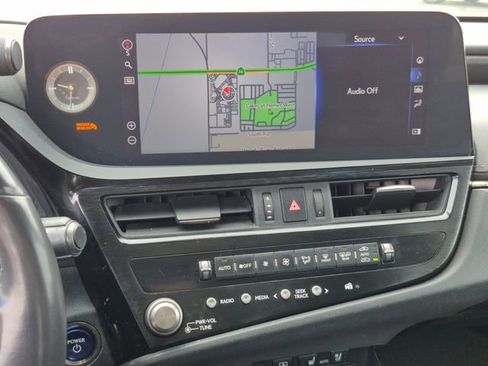 Used 2022 Lexus ES 300h w/ Luxury Package image 13