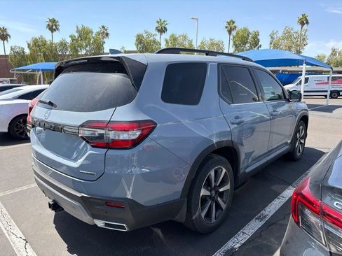Used 2025 Honda Pilot Touring image 7