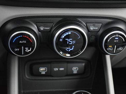 Used 2024 Hyundai Venue SEL image 29