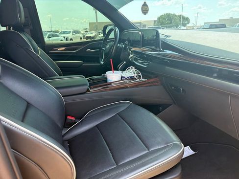 Used 2022 Cadillac Escalade Premium Luxury w/ Performance Package AWD/4WD image 10