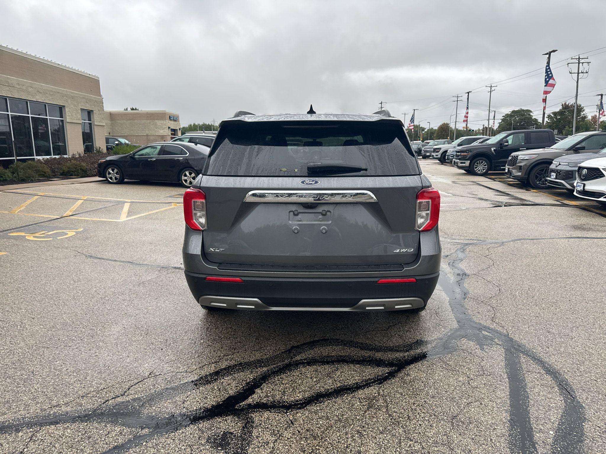 Used 2024 Ford Explorer XLT w/ Equipment Group 202A AWD/4WD image 7