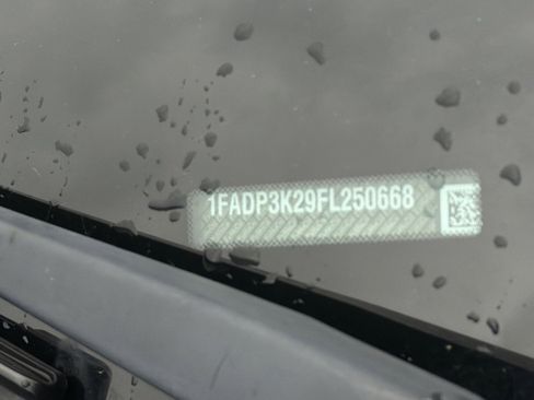 Used 2015 Ford Focus SE image 27