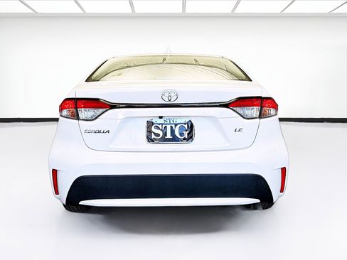 Used 2022 Toyota Corolla LE image 5