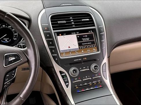 Used 2017 Lincoln MKX Reserve FWD image 9