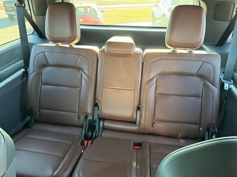 Certified 2025 Lincoln Navigator L Reserve AWD/4WD image 10