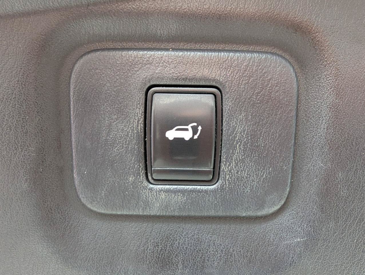 Used 2015 Nissan Pathfinder Platinum w/ Cargo Package FWD image 33