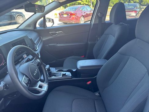 Used 2025 Kia Sportage LX FWD image 25