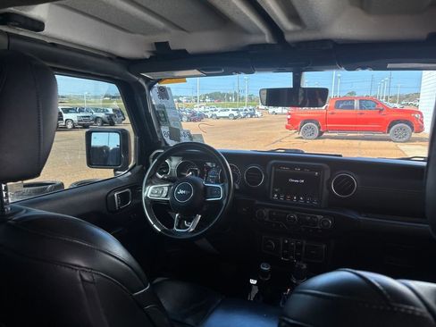 Used 2018 Jeep Wrangler Unlimited Sahara image 26
