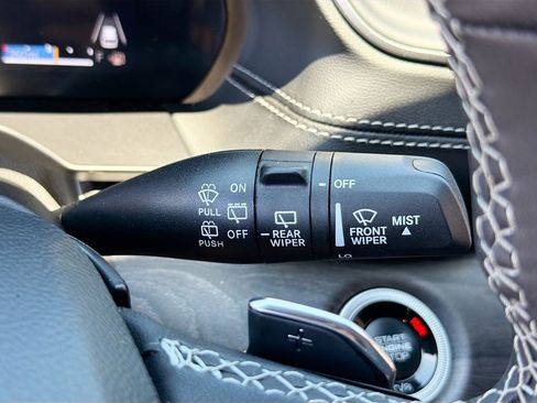 Used 2025 Jeep Grand Cherokee Limited AWD/4WD image 21