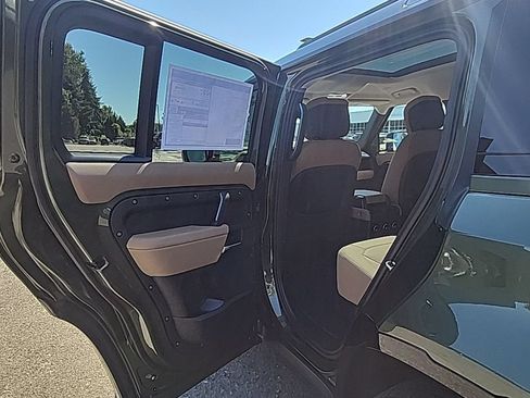 New 2026 Land Rover Defender 110 X-Dynamic SE AWD/4WD image 15