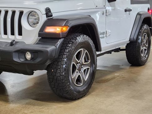 Used 2021 Jeep Wrangler Sport AWD/4WD image 17