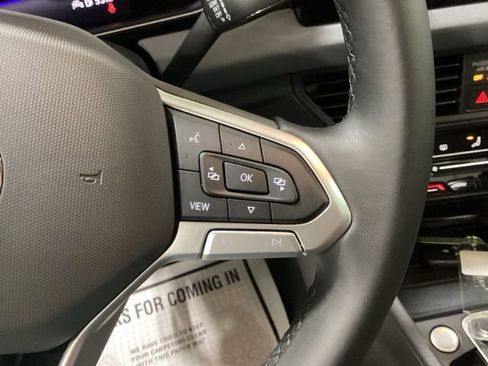 Used 2025 Volkswagen Jetta SE w/ Sunroof Package image 22