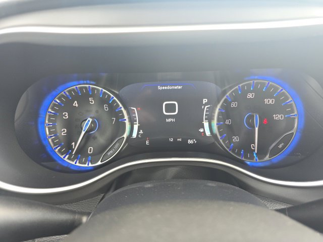 New 2027 Chrysler Pacifica Select AWD/4WD image 22