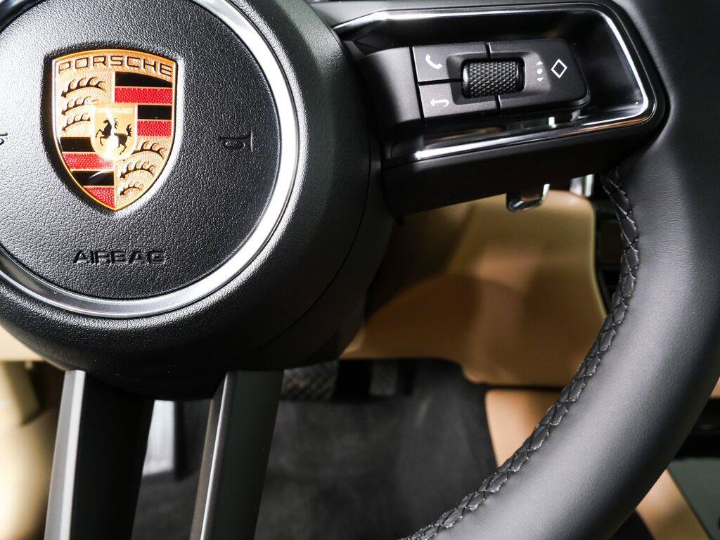 Certified 2026 Porsche Macan AWD/4WD image 11